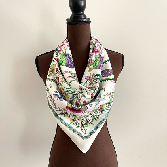 New Gucci Scarf Classic Floral Print Silk Wrap with Gucci Gift Box - Picture 9 of 15